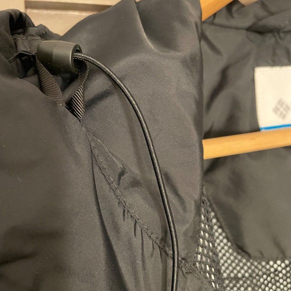 Columbia Windbreaker Jacket - Black with Hood and Velcro Closures - Picture 12 of 15
